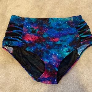 Bathing suit bottom space